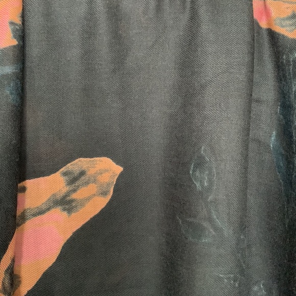 Wilfred Olive Green Wool & silk blend scarce - Picture 3 of 6